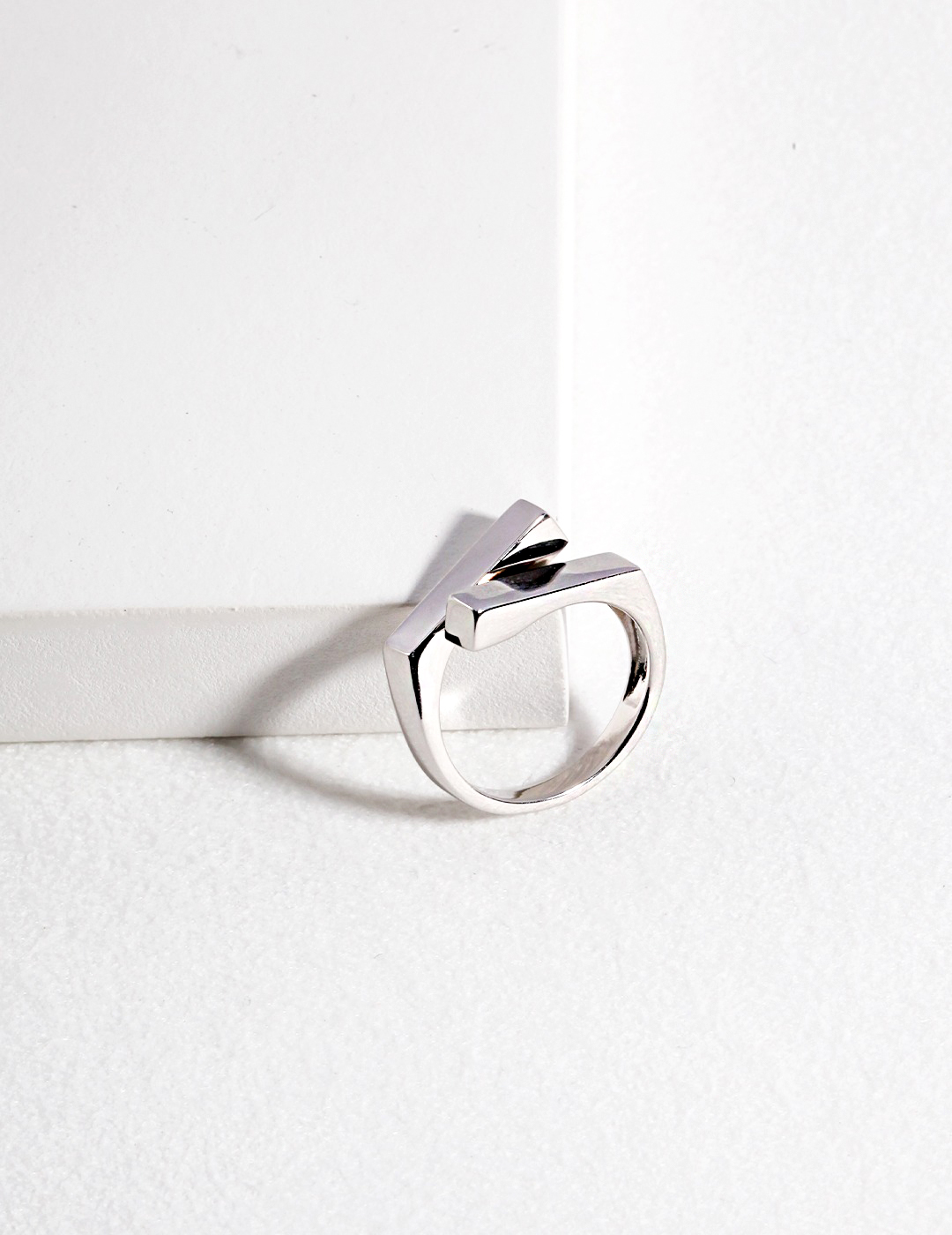 Minimalist Overlapping Sterling Silver Ring - Image 4