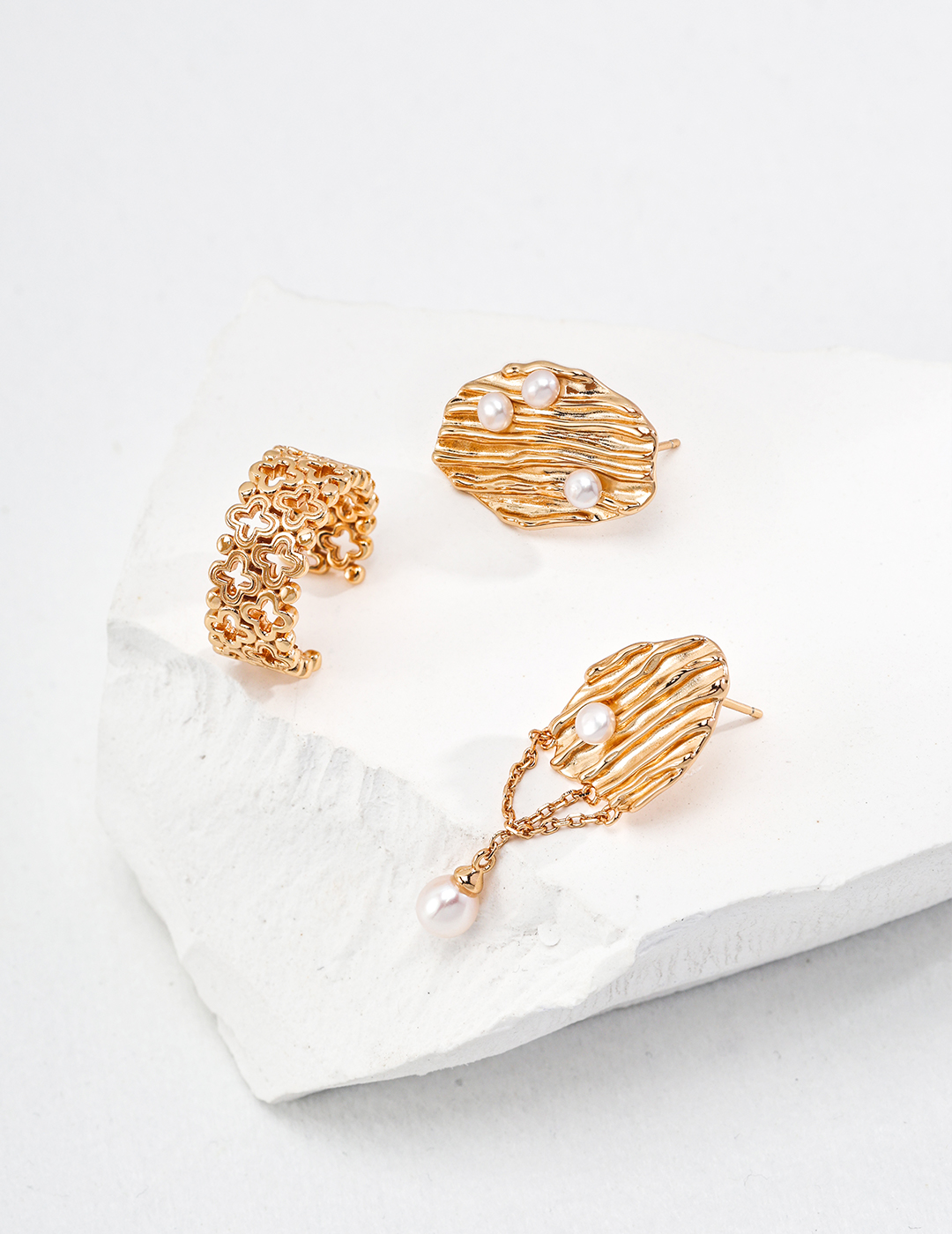 Chips-Inspired Sterling Silver Pearl Earrings - Image 4