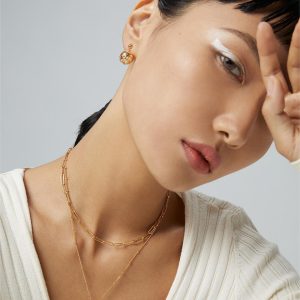 Elegant Lantern Pendant Necklace