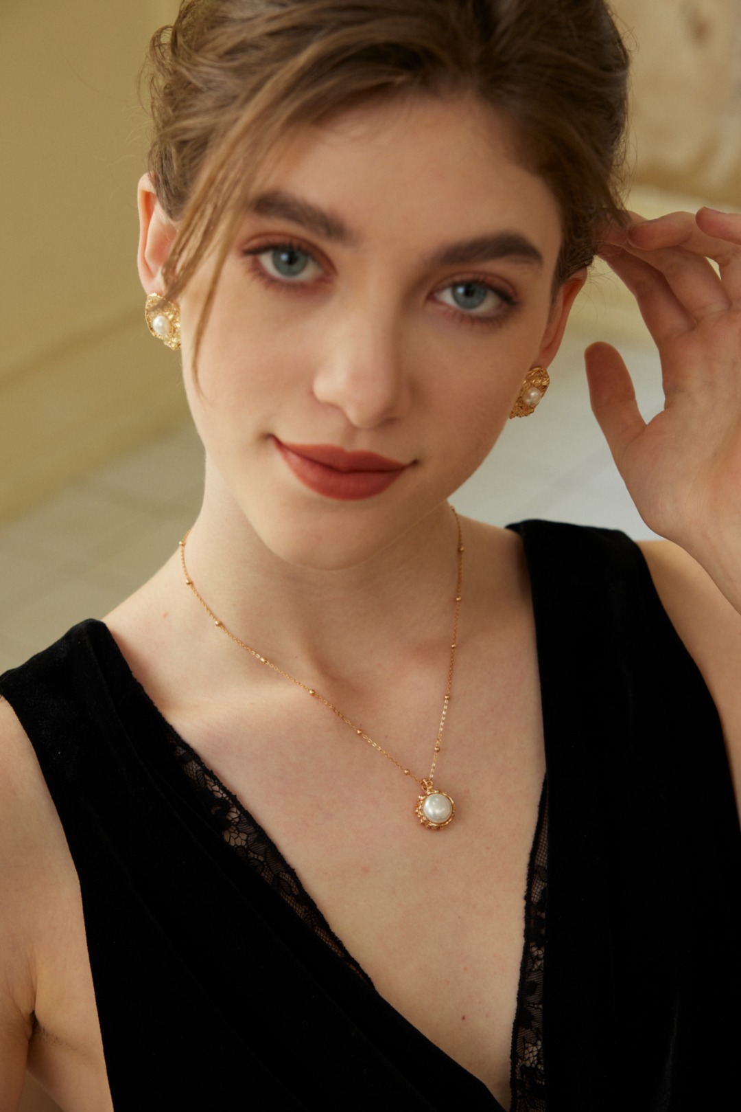 Natural Pearl Pendant Necklace