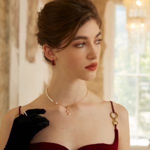 Asymmetrical Knot Pearl Necklace