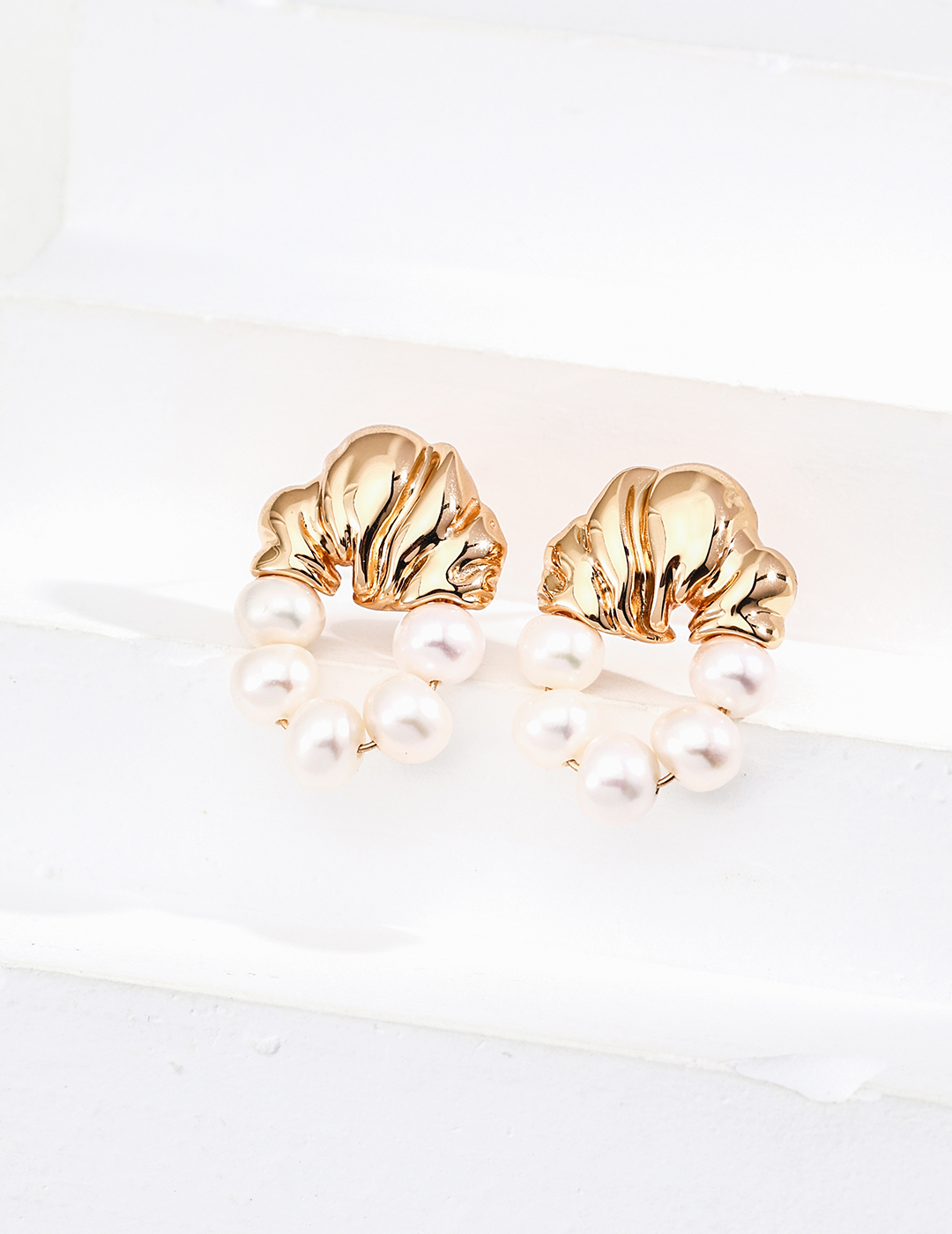 Sculpted Gold & Pearl Loop Earrings - Image 2