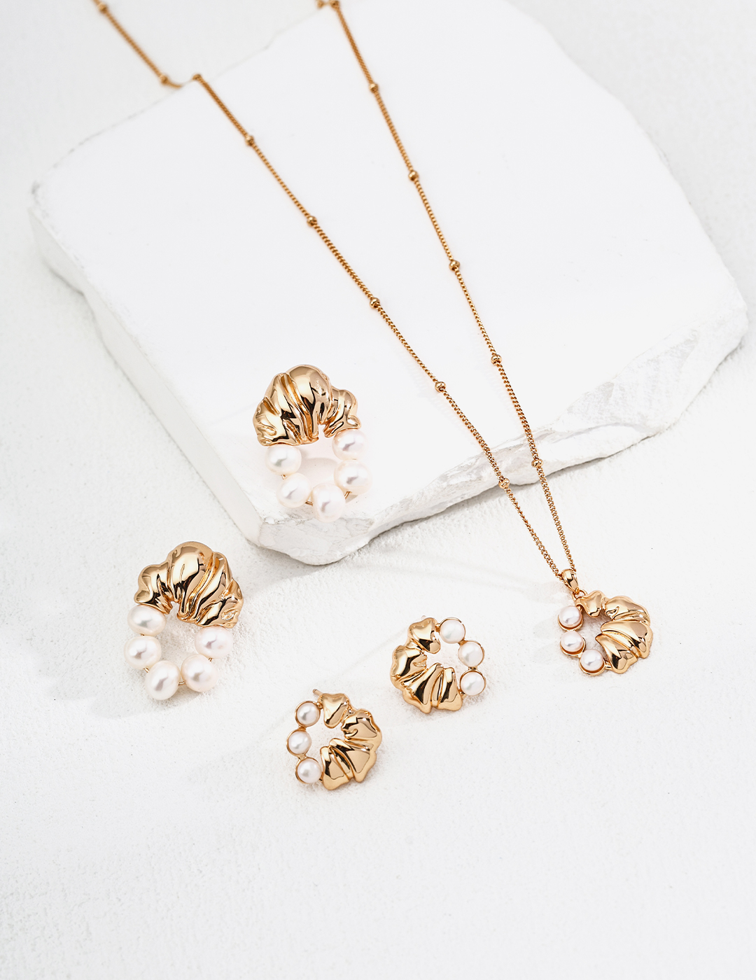 Sculpted Gold & Pearl Loop Earrings - Image 4