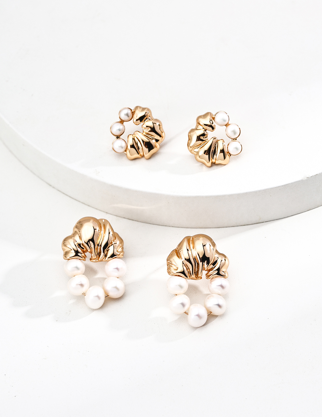 Sculpted Gold & Pearl Loop Earrings - Image 3